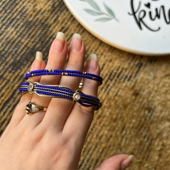 Beautiful set of 3 gold tone bracelets with blue beads - Picture 10 of 15